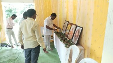 Photo of अहेरी एसटी आगारात आदिवासी दिनानिमित्त महापुरुषांना अभिवादन : अजय कंकडालवार