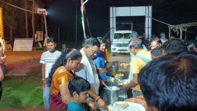 Photo of गणरायांचा आरतीला माजी जि.प.अध्यक्ष अजयभाऊ कंकडालवारसह कुटुंबासह उपस्थिती