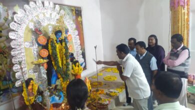 Photo of माजी जि.प.अध्यक्ष अजयभाऊ कंकडालवार यांनी काली पूजा महोत्सवाला उपस्थित