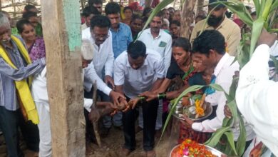 Photo of येल्ला येथील मदनम पोचम्मा मंदिराचे भूमिपूजन काँग्रेस नेते अजय कंकडालवार यांच्या हस्ते संपन्न