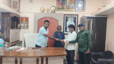 Photo of काँग्रेसनेते अजय कंकडालवार यांच्या कडून अडचणीत असलेल्या रामटेके परिवाराला आर्थिक मदत