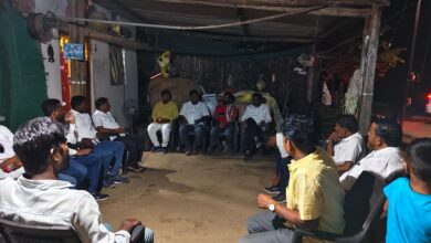 Photo of तुमनूर येथे वेमूला कुटुंबियांची माजी जि.प.अध्यक्ष अजयभाऊ कंकडालवार यांच्याकडून सांत्वनपर भेट