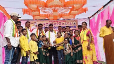 Photo of सल्ला गागर,सप्तरंगी ध्वजारोहन उत्साहात ; माजी जिल्हा परिषद अध्यक्ष अजय कंकडालवार यांची उपस्थिती