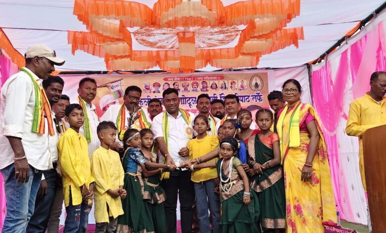 Photo of सल्ला गागर,सप्तरंगी ध्वजारोहन उत्साहात ; माजी जिल्हा परिषद अध्यक्ष अजय कंकडालवार यांची उपस्थिती