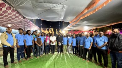 Photo of माजी जि.प.अध्यक्ष अजय कंकडालवार व हनमंतु मडावी यांनी संदल-ए-शरीफ झेंडा कार्यक्रमाला उपस्थित