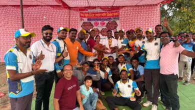 Photo of टेकमपल्ली येथे क्रिकेट सामन्याचे माजी जि.प.अध्यक्ष अजयभाऊ कंकडालवार यांच्या हस्ते बक्षीस वितरण