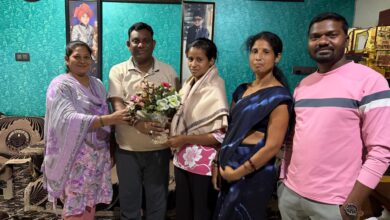 Photo of महिला पोलीस पदी निवडीबद्दल निकिता मिस्त्री हिचे डॉ.कंकडालवार दाम्पत्याकडून अभिनंदन