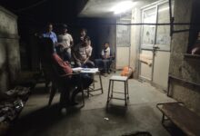 Photo of माजी जि.प.अध्यक्ष डॉ.अजय कंकडालवार यांनी केले अपघातग्रस्त येलम परिवाराला मदतीचा हात