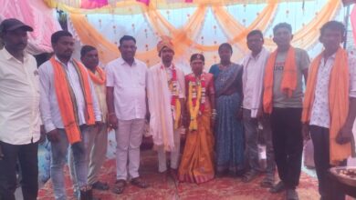 Photo of इंदाराम येथे पवन आणि छाया यांचा विवाह सोहळा संपन्न ; डॉ.अजय कंकडालवार यांनी दिल्या शुभेच्छा