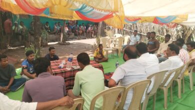Photo of डॉ. अजय कंकडालवार यांनी मंगुठा गावाला प्रत्यक्ष भेट देऊन जाणून घेतल्या समस्या; तातडीने निराकरण करण्याचे दिले आश्वासन