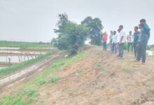 Photo of तलावाच्या मातीमुळे रस्ता झाला चिखलमय : कंकडालवार यांनी केली पाहणी,संबंधितांना दिल्या सूचना